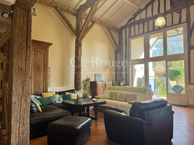 Proche d'Eymet Ensemble immobilier avec maison principale. 440m² Eymet