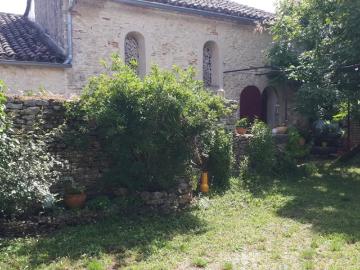 Proche de cahors, vaste maison de caractère avec dépendances