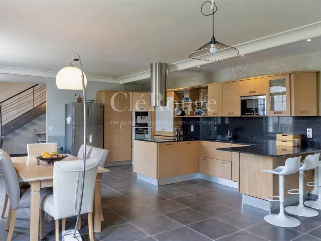Proche de Bergerac Magnifique propriété de 5 chambres dans. 295m² Bergerac