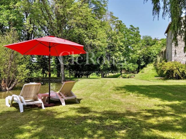 Proche de Gensac domaine d'exception à finir de rénover av. 500m² Gensac