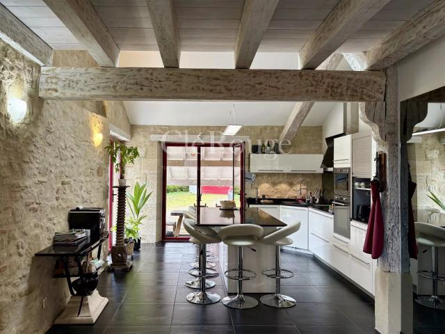 Proche de Duras Élégante grange d’architecte au cœur de la. 290m² Duras