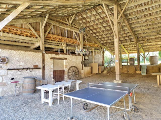 Proche de Duras Jolie propriété de caractère à moderniser. 234m² Duras