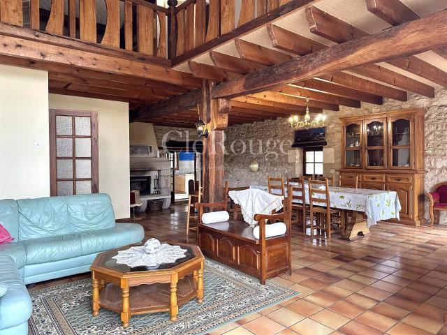 Proche de Duras, superbe propriété divisé en 3 maisons avec. 275m² Duras