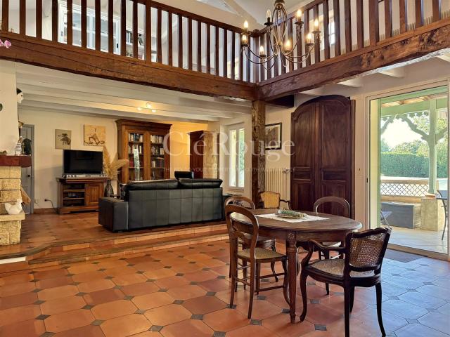 Proche de Duras Propriété équestre en pierre avec piscine. 170m² Duras