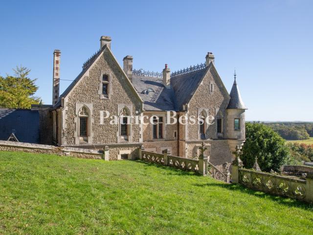 Proche de La Chartre sur le Loir, en position dominante, un. 275m² La Chartre sur le Loir