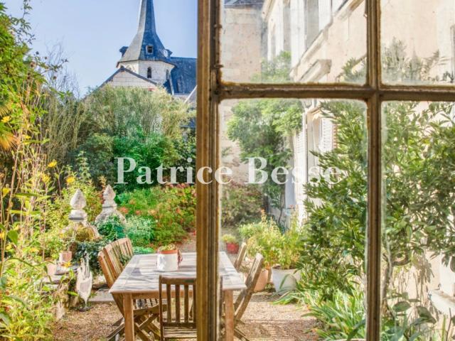 Proche de la ville d'Angers, dans un village traversé par un. 306m² Angers