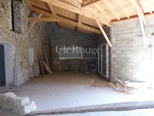 Proche de Monségur Magnifique propriété au bord de l'eau à. 260m² Monségur