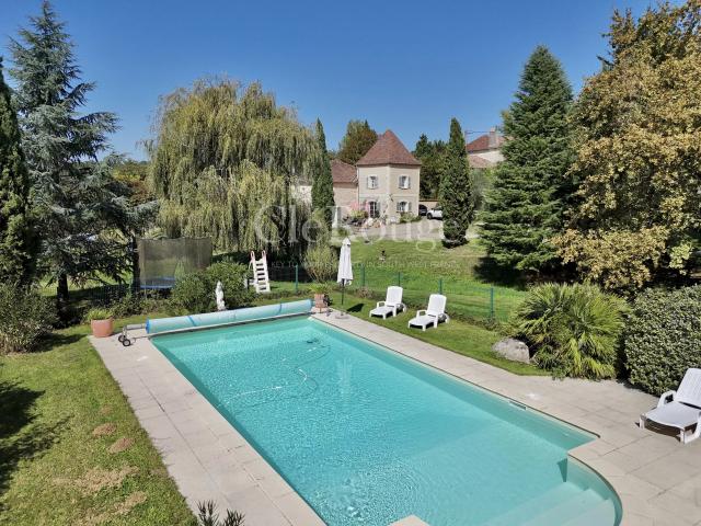 Proche de Monségur Magnifique propriété de 5 chambres avec parc arboré et piscine