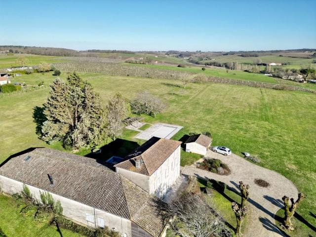 Proche de Monségur Magnifique propriété de campagne de 6 chambres avec de magnifiques vues