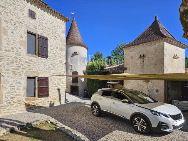 Proche de Monségur Propriété de caractère en position priv. 260m² Monségur