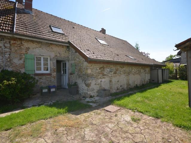 Proche de MONTMIRAIL 51 à vendre charmante longère de 240 m2
