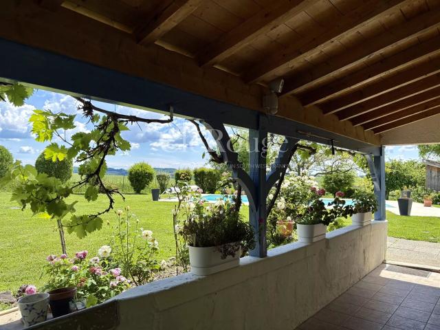 Proche de Marmande Élégante maison en pierre de 4 chambres. 230m² Marmande