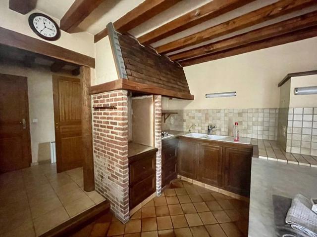 PROCHE DE NOGENT LE ROI, ECOLES ET COMMERCES A PIED, AU CALME GRANDE MAISON DE VILLE