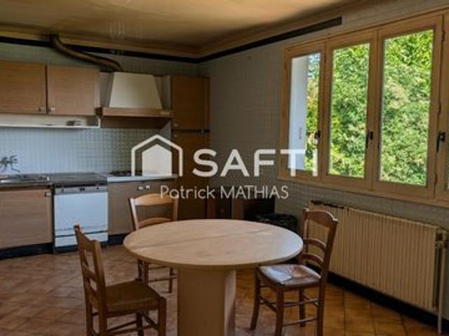 Proche de Sens maison avec de beaux volumes