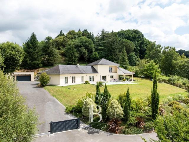 Proche De Pau, Maison Contemporaine Avec Vue Pyrenees 253m² Pau