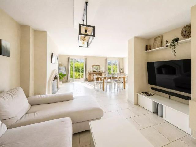 Co Exclusivité – Belle maison familiale avec piscine et aper. 197m² Biot