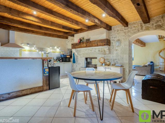 Proche de Villereal, Maison en pierres avec piscine, garage. 169m² Montaut