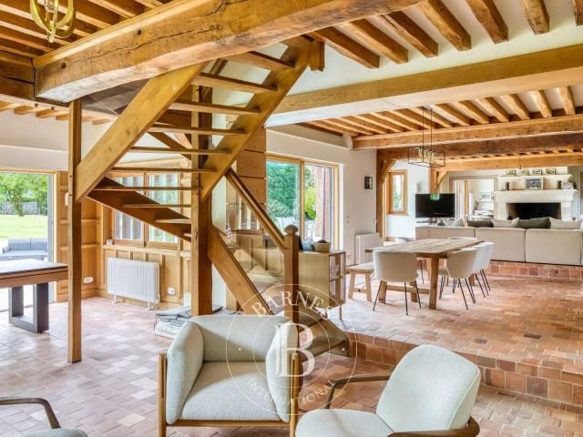 Proche Deauville, maison normande et sa piscine dans un parc. 270m² Vauville