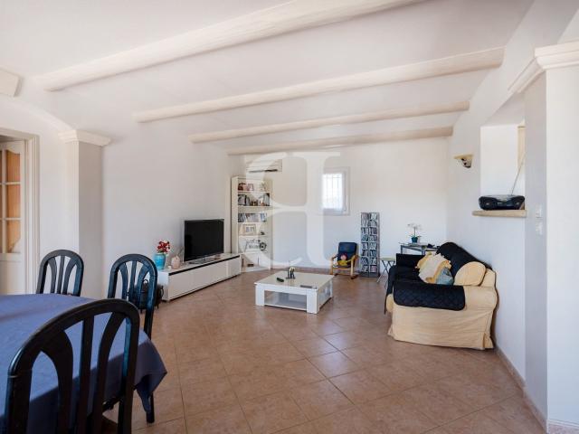 Proche des commodités agréable villa de plain pied avec dépe. 130m² Caromb