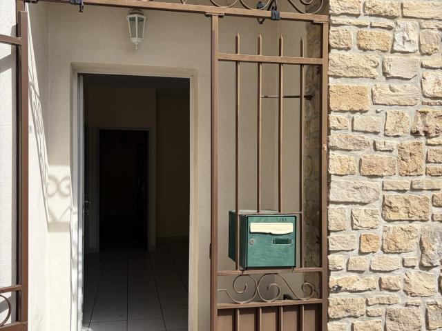Proche des commodités, appartement en rez de chaussée à Carpentras