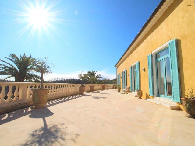 Proche Du Centre Ville 244m² Vence