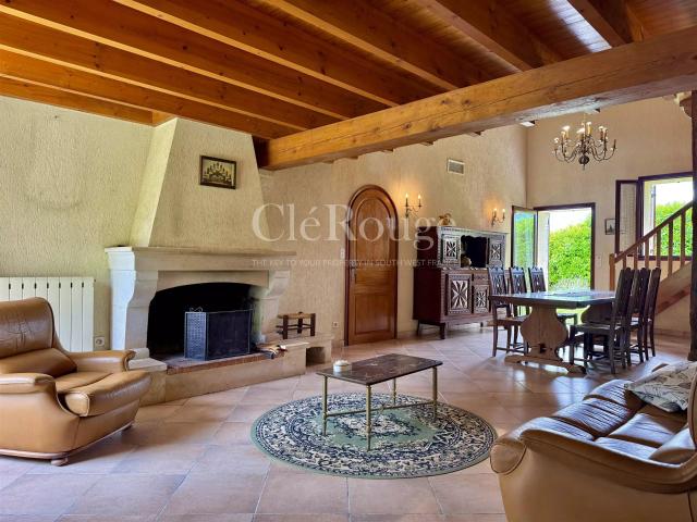 Proche Duras Maison principale de 3 chambres et un gîte de. 233m² Duras