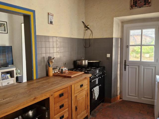 Proche EPERNON: Maison de Ville Familiale avec beau potentiel