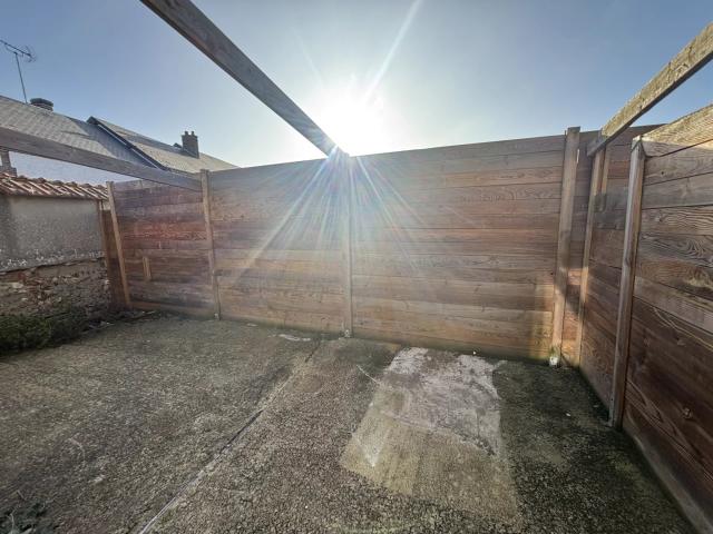 Proche EVREUX Appartement de type 2 en duplex avec jardine