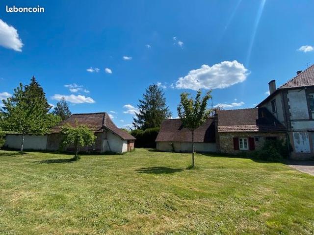 PROCHE ÉVREUX, Une propriété avec dépendances édifiée sur 2990 m2 de terrain: idéale pour une grande famille, un artisan, un collectionneur de