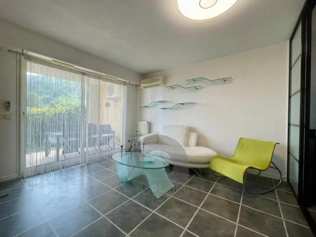 Proche Eze VIllage, 3 p en RDJ, terrasse/jardin garage 64m² Eze