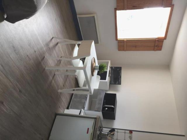 PROCHE FAC ST LEU AGRÉABLE STUDIO MEUBLÉ