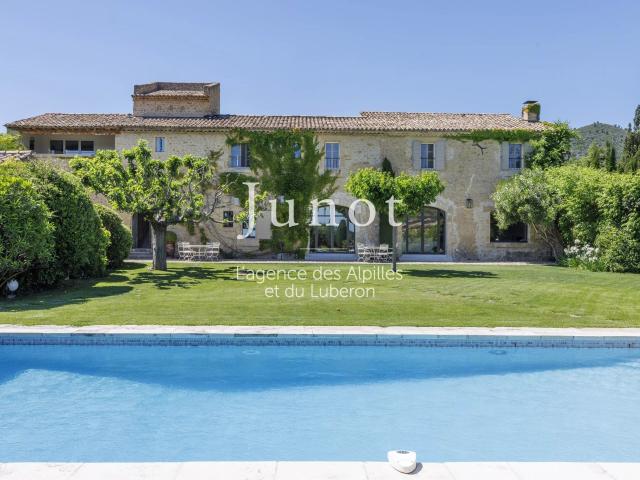 Proche Lourmarin ENVIRONNEMENT CALME Mas de prestige P. 380m² Lourmarin