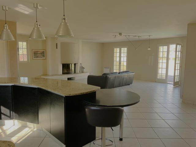 Proche Langon Contemporaine de 1987 5 chambres, dépenda. 180m² Langon