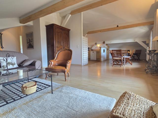 Proche Les Carroz Dernier étage 135 m2 au sol 3 chambres Balcon ouest Garage