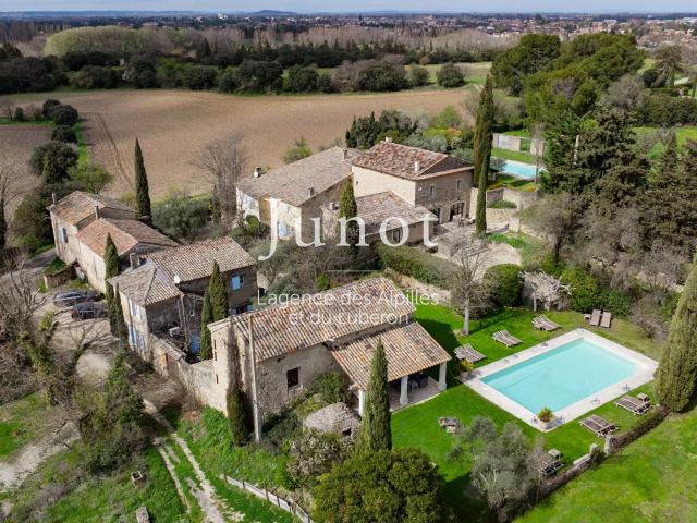 Proche l'Isle sur la Sorgue AUTHENTIQUE HAMEAU DU XIXe 2. 960m² L'Isle sur la Sorgue