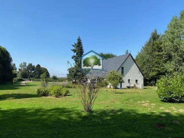Proche Lyons la forêt, au calme, très bel ensemble immobilier avec une maison de 245 m2 au sein d'un parc clos de 8 000 m2
