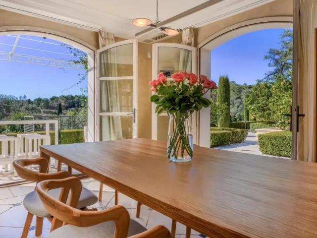 Proche Mougins Bastide provençale au calme 5 chambres