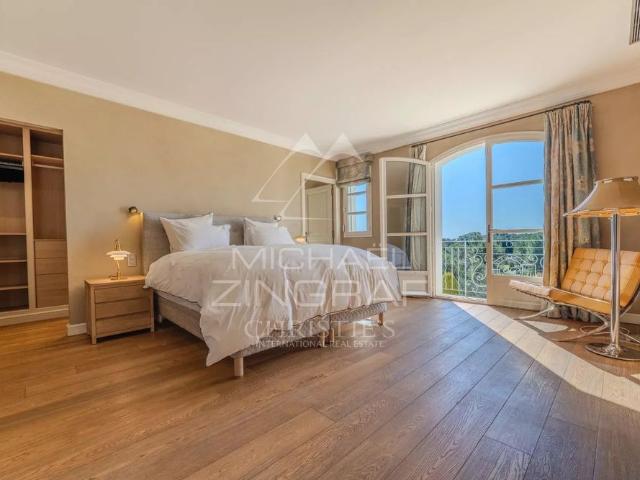 Proche Mougins Bastide provençale au calme 5 chambres