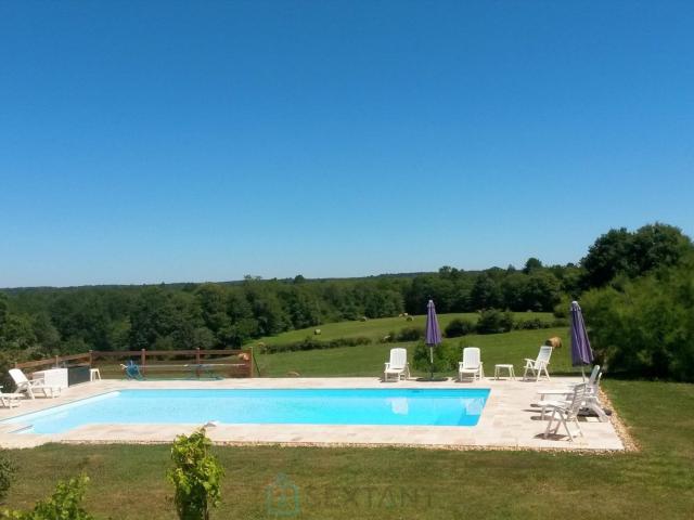Proche Monpazier, propriété de caractère avec 3 habitations, dépendances et piscine sur 5,3 hectares de terrain