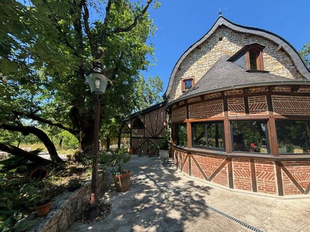 Proche Montcuq: Maison 18e Siècle avec 8,5ha 229m² Saint Pantaléon