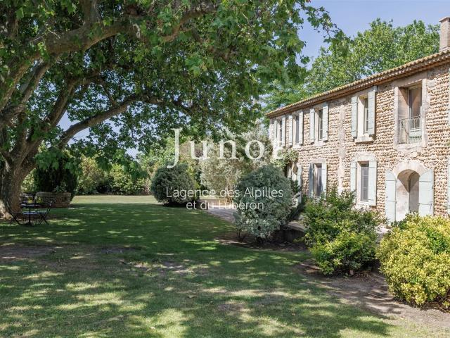 Proche Maussane Les Alpilles Mas Authentique Sur 1 Ha 435m² Saint Martin de Crau