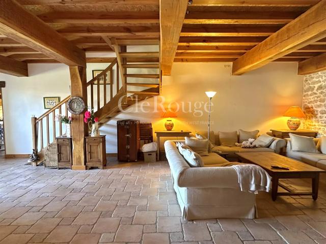 Proche Marmande Joli corps de ferme de 7 chambres avec pis. 260m² Marmande
