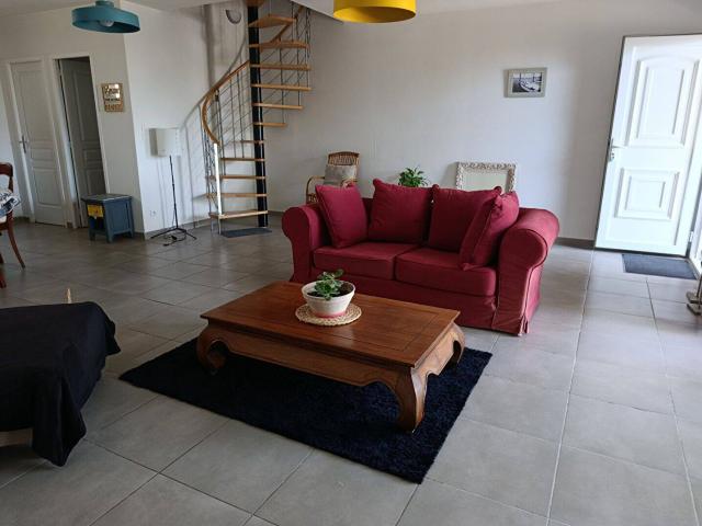 Proche Mas LLaro, maison meublée T4 avec jardin