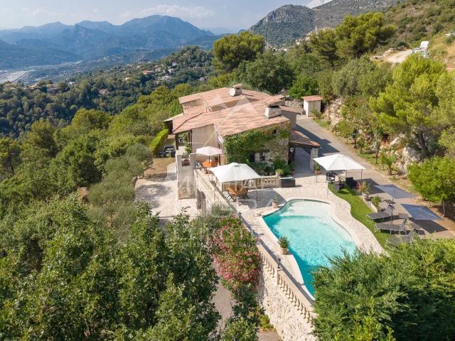 Proche Nice Aspremont Charmante propriété vue panoramiqu. 235m² Aspremont