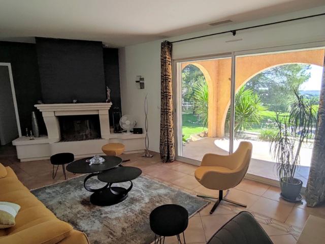 PROCHE SOMMIERES VUE DOMINANTE EXCEPTIONNELLE VILLA 130 M2