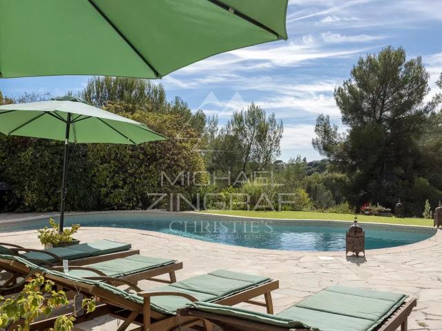 Proche Saint Paul de Vence Charmante propriété familiale 235m² La Gaude