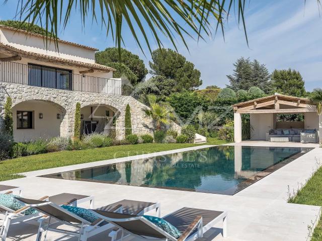 Proche Saint Paul de Vence Luxueuse villa au sein d'un dom. 394m² La Colle sur Loup