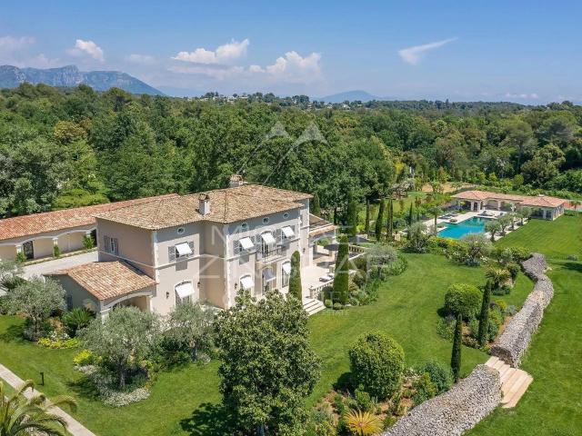 Proche Saint Paul de Vence Majesteuse propriété 690m² La Colle sur Loup