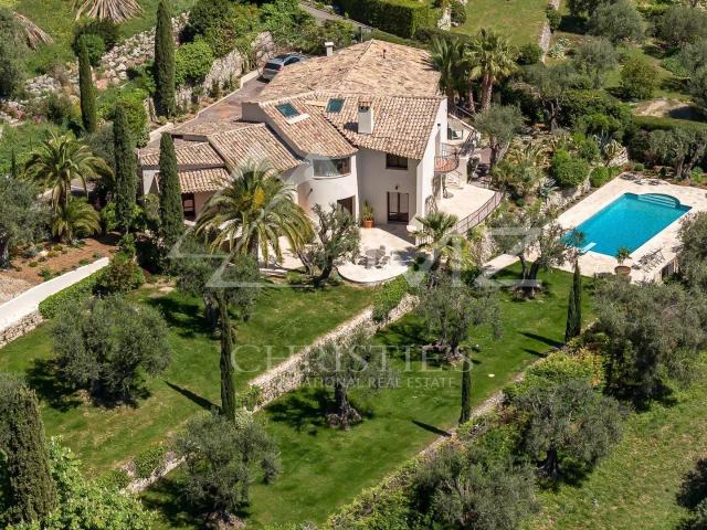 Proche Saint Paul de Vence Propriété rénovée vue mer 274m² Vence