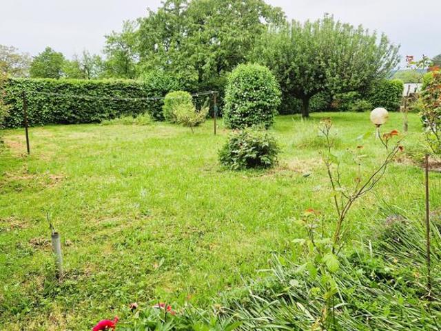 Proche Saint Vit maison de 230 m² sur 880 m² de terrain